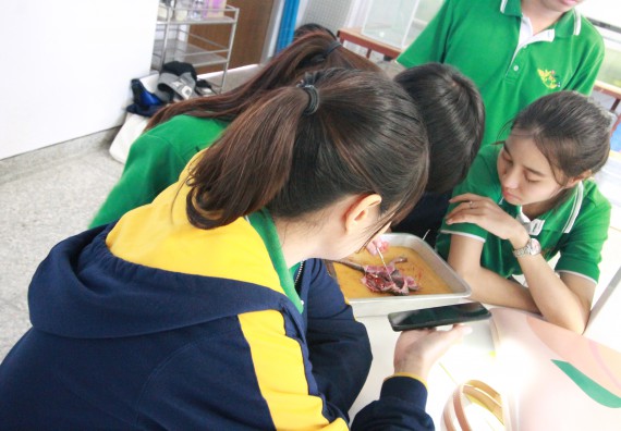 ภาพกิจกรรม คณะวิทยาศาสตร์และเทคโนโลยี จัดค่ายวิทยาศาสตร์โรงเรียนตากพิทยาคม