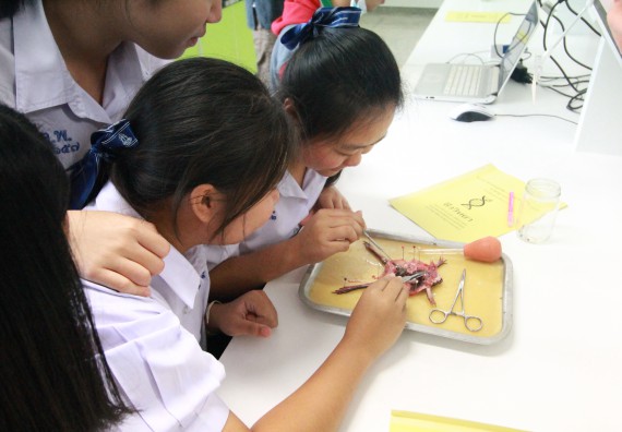 ภาพกิจกรรม คณะวิทยาศาสตร์และเทคโนโลยี จัดค่ายวิทยาศาสตร์โรงเรียนตากพิทยาคม