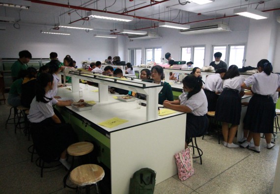 ภาพกิจกรรม คณะวิทยาศาสตร์และเทคโนโลยี จัดค่ายวิทยาศาสตร์โรงเรียนตากพิทยาคม