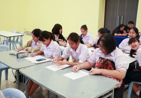 ภาพกิจกรรม คณะวิทยาศาสตร์และเทคโนโลยี จัดค่ายวิทยาศาสตร์โรงเรียนตากพิทยาคม