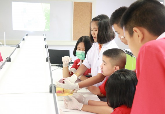 ภาพกิจกรรม คณะวิทยาศาสตร์และเทคโนโลยี จัดโครงการค่ายวิทยาศาสตร์นักเรียนห้องเรียนพิเศษวิทยาศาสตร์ ระดับชั้นมัธยมศึกษาปีที่ 2 โรงเรียนกำแพงเพชรพิทยาคม 