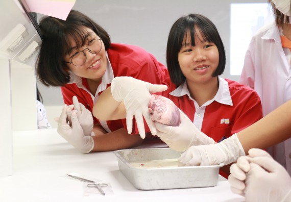 ภาพกิจกรรม คณะวิทยาศาสตร์และเทคโนโลยี จัดโครงการค่ายวิทยาศาสตร์นักเรียนห้องเรียนพิเศษวิทยาศาสตร์ ระดับชั้นมัธยมศึกษาปีที่ 2 โรงเรียนกำแพงเพชรพิทยาคม 