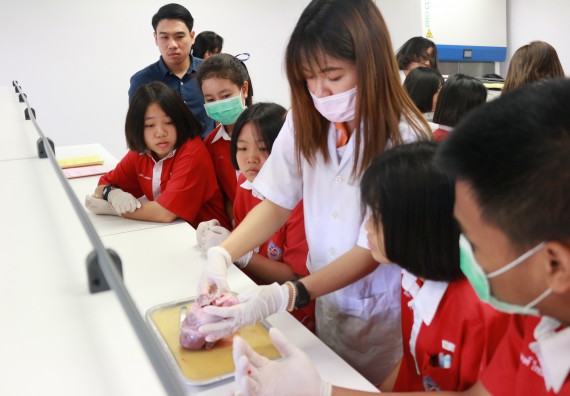 ภาพกิจกรรม คณะวิทยาศาสตร์และเทคโนโลยี จัดโครงการค่ายวิทยาศาสตร์นักเรียนห้องเรียนพิเศษวิทยาศาสตร์ ระดับชั้นมัธยมศึกษาปีที่ 2 โรงเรียนกำแพงเพชรพิทยาคม 