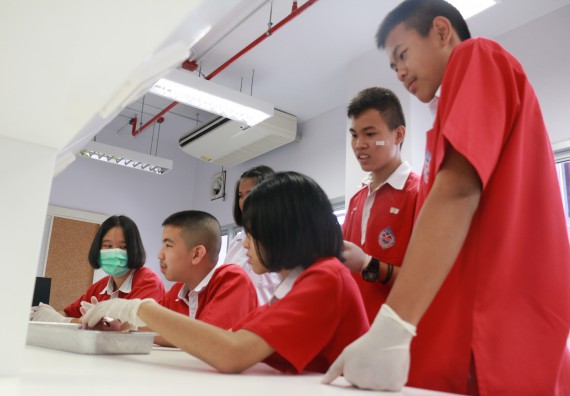 ภาพกิจกรรม คณะวิทยาศาสตร์และเทคโนโลยี จัดโครงการค่ายวิทยาศาสตร์นักเรียนห้องเรียนพิเศษวิทยาศาสตร์ ระดับชั้นมัธยมศึกษาปีที่ 2 โรงเรียนกำแพงเพชรพิทยาคม 