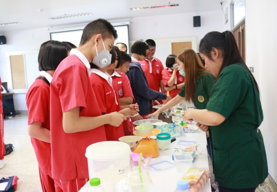 ภาพกิจกรรม คณะวิทยาศาสตร์และเทคโนโลยี จัดโครงการค่ายวิทยาศาสตร์นักเรียนห้องเรียนพิเศษวิทยาศาสตร์ ระดับชั้นมัธยมศึกษาปีที่ 2 โรงเรียนกำแพงเพชรพิทยาคม 