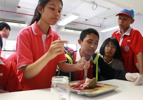 ภาพกิจกรรม คณะวิทยาศาสตร์และเทคโนโลยี จัดโครงการค่ายวิทยาศาสตร์นักเรียนห้องเรียนพิเศษวิทยาศาสตร์ ระดับชั้นมัธยมศึกษาปีที่ 2 โรงเรียนกำแพงเพชรพิทยาคม 