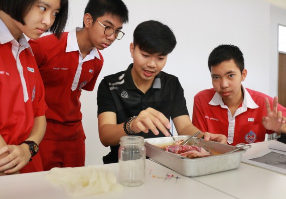 ภาพกิจกรรม คณะวิทยาศาสตร์และเทคโนโลยี จัดโครงการค่ายวิทยาศาสตร์นักเรียนห้องเรียนพิเศษวิทยาศาสตร์ ระดับชั้นมัธยมศึกษาปีที่ 2 โรงเรียนกำแพงเพชรพิทยาคม 