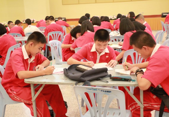 ภาพกิจกรรม คณะวิทยาศาสตร์และเทคโนโลยี จัดโครงการค่ายวิทยาศาสตร์นักเรียนห้องเรียนพิเศษวิทยาศาสตร์ ระดับชั้นมัธยมศึกษาปีที่ 2 โรงเรียนกำแพงเพชรพิทยาคม 