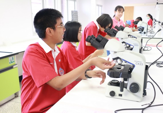 ภาพกิจกรรม คณะวิทยาศาสตร์และเทคโนโลยี จัดโครงการค่ายวิทยาศาสตร์นักเรียนห้องเรียนพิเศษวิทยาศาสตร์ ระดับชั้นมัธยมศึกษาปีที่ 2 โรงเรียนกำแพงเพชรพิทยาคม 