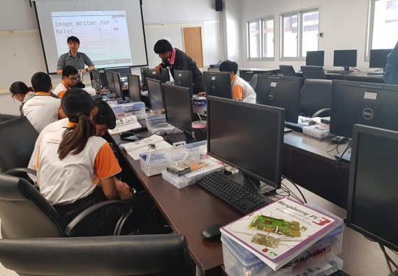 ภาพกิจกรรม โปรแกรมวิชาวิทยาการคอมพิวเตอร์ จัดโครงการส่งเสริมและพัฒนานักศึกษาหลักสูตรวิทยาการคอมพิวเตอร์ในศตวรรษที่ 21