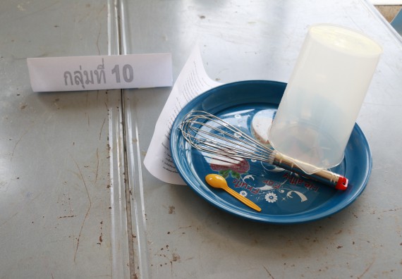 ภาพกิจกรรม คณะวิทยาศาสตร์และเทคโนโลยี ร่วมกับสำนักบริการวิชาการและจัดหารายได้ จัดอบรมเชิงปฏิบัติการ KPRU DIY แอลกอฮอล์เจลสู้ไวรัส COVID-19