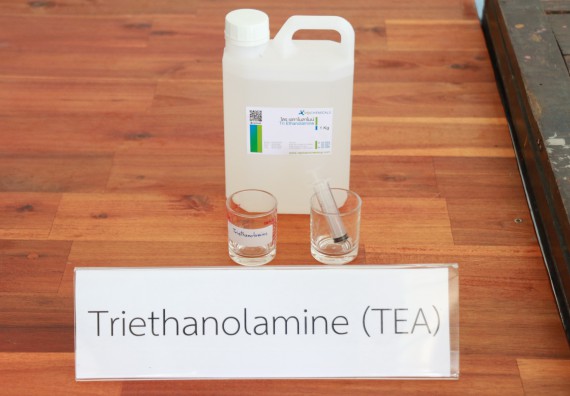 ภาพกิจกรรม คณะวิทยาศาสตร์และเทคโนโลยี ร่วมกับสำนักบริการวิชาการและจัดหารายได้ จัดอบรมเชิงปฏิบัติการ KPRU DIY แอลกอฮอล์เจลสู้ไวรัส COVID-19