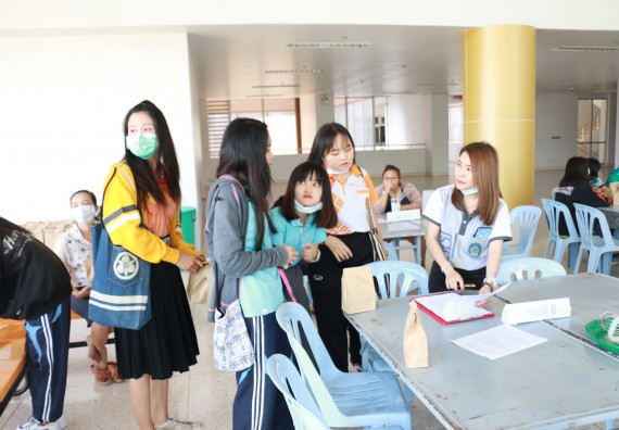 ภาพกิจกรรม คณะวิทยาศาสตร์และเทคโนโลยี ร่วมกับสำนักบริการวิชาการและจัดหารายได้ จัดอบรมเชิงปฏิบัติการ KPRU DIY แอลกอฮอล์เจลสู้ไวรัส COVID-19