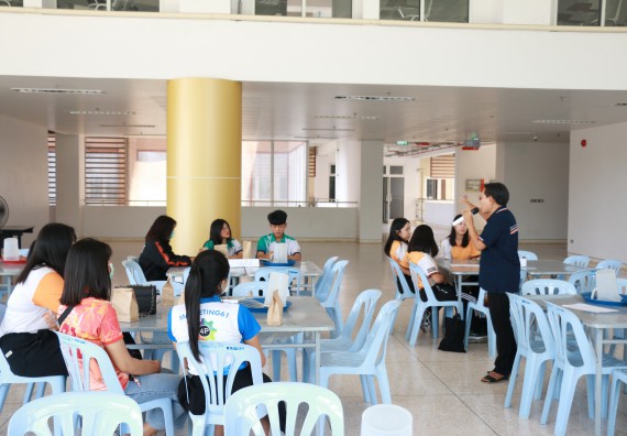 ภาพกิจกรรม คณะวิทยาศาสตร์และเทคโนโลยี ร่วมกับสำนักบริการวิชาการและจัดหารายได้ จัดอบรมเชิงปฏิบัติการ KPRU DIY แอลกอฮอล์เจลสู้ไวรัส COVID-19