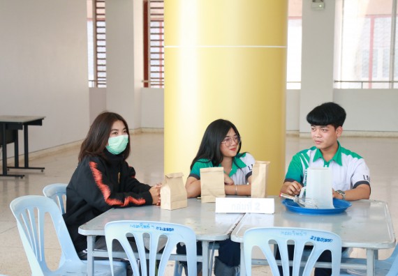 ภาพกิจกรรม คณะวิทยาศาสตร์และเทคโนโลยี ร่วมกับสำนักบริการวิชาการและจัดหารายได้ จัดอบรมเชิงปฏิบัติการ KPRU DIY แอลกอฮอล์เจลสู้ไวรัส COVID-19