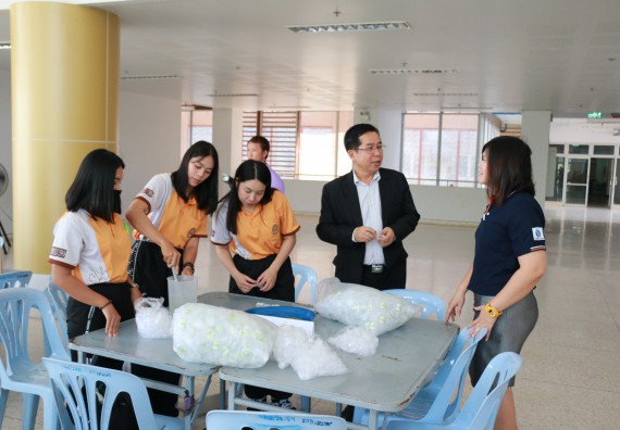 ภาพกิจกรรม คณะวิทยาศาสตร์และเทคโนโลยี ร่วมกับสำนักบริการวิชาการและจัดหารายได้ จัดอบรมเชิงปฏิบัติการ KPRU DIY แอลกอฮอล์เจลสู้ไวรัส COVID-19