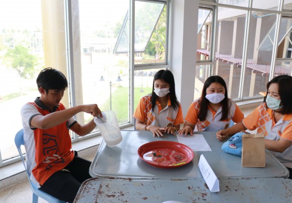 ภาพกิจกรรม คณะวิทยาศาสตร์และเทคโนโลยี ร่วมกับสำนักบริการวิชาการและจัดหารายได้ จัดอบรมเชิงปฏิบัติการ KPRU DIY แอลกอฮอล์เจลสู้ไวรัส COVID-19