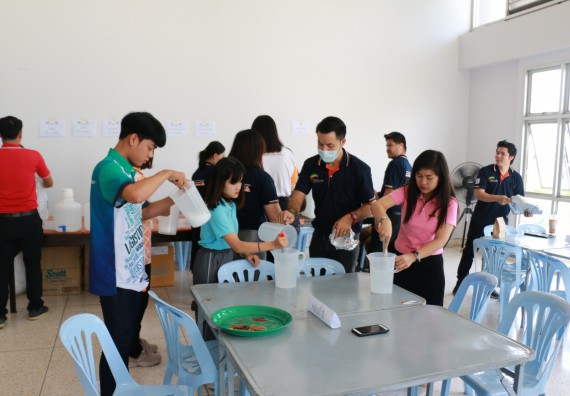 ภาพกิจกรรม คณะวิทยาศาสตร์และเทคโนโลยี ร่วมกับสำนักบริการวิชาการและจัดหารายได้ จัดอบรมเชิงปฏิบัติการ KPRU DIY แอลกอฮอล์เจลสู้ไวรัส COVID-19