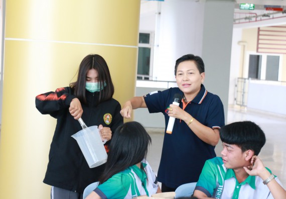 ภาพกิจกรรม คณะวิทยาศาสตร์และเทคโนโลยี ร่วมกับสำนักบริการวิชาการและจัดหารายได้ จัดอบรมเชิงปฏิบัติการ KPRU DIY แอลกอฮอล์เจลสู้ไวรัส COVID-19