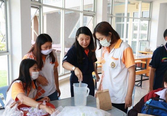 ภาพกิจกรรม คณะวิทยาศาสตร์และเทคโนโลยี ร่วมกับสำนักบริการวิชาการและจัดหารายได้ จัดอบรมเชิงปฏิบัติการ KPRU DIY แอลกอฮอล์เจลสู้ไวรัส COVID-19