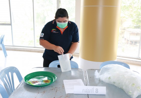 ภาพกิจกรรม คณะวิทยาศาสตร์และเทคโนโลยี ร่วมกับสำนักบริการวิชาการและจัดหารายได้ จัดอบรมเชิงปฏิบัติการ KPRU DIY แอลกอฮอล์เจลสู้ไวรัส COVID-19