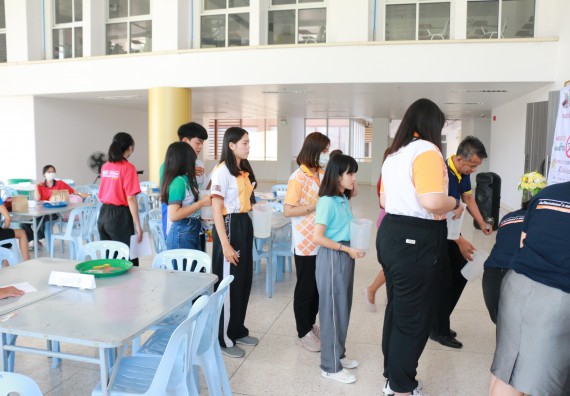 ภาพกิจกรรม คณะวิทยาศาสตร์และเทคโนโลยี ร่วมกับสำนักบริการวิชาการและจัดหารายได้ จัดอบรมเชิงปฏิบัติการ KPRU DIY แอลกอฮอล์เจลสู้ไวรัส COVID-19