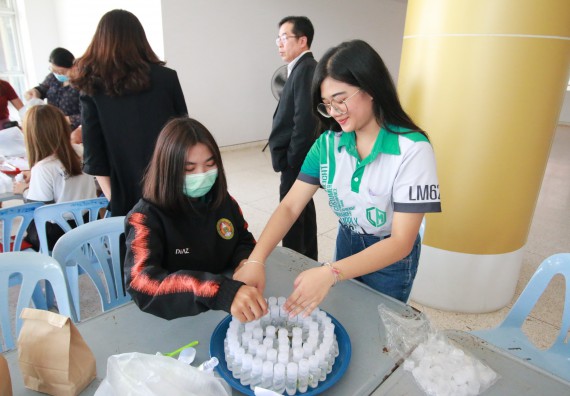 ภาพกิจกรรม คณะวิทยาศาสตร์และเทคโนโลยี ร่วมกับสำนักบริการวิชาการและจัดหารายได้ จัดอบรมเชิงปฏิบัติการ KPRU DIY แอลกอฮอล์เจลสู้ไวรัส COVID-19
