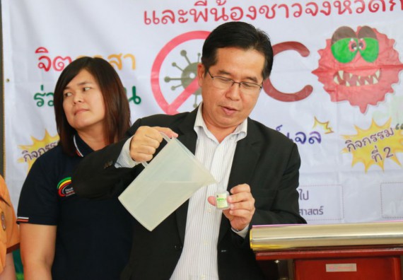 ภาพกิจกรรม คณะวิทยาศาสตร์และเทคโนโลยี ร่วมกับสำนักบริการวิชาการและจัดหารายได้ จัดอบรมเชิงปฏิบัติการ KPRU DIY แอลกอฮอล์เจลสู้ไวรัส COVID-19