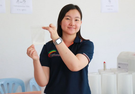 ภาพกิจกรรม คณะวิทยาศาสตร์และเทคโนโลยี ร่วมกับสำนักบริการวิชาการและจัดหารายได้ จัดอบรมเชิงปฏิบัติการ KPRU DIY แอลกอฮอล์เจลสู้ไวรัส COVID-19