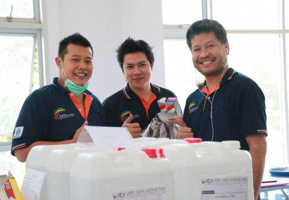 ภาพกิจกรรม คณะวิทยาศาสตร์และเทคโนโลยี ร่วมกับสำนักบริการวิชาการและจัดหารายได้ จัดอบรมเชิงปฏิบัติการ KPRU DIY แอลกอฮอล์เจลสู้ไวรัส COVID-19