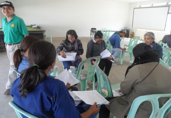 ภาพกิจกรรม  โปรแกรมวิชาเกษตรศาสตร์ จัดอบรม เรื่อง หลุมพอเพียงกับการปลูกพืช