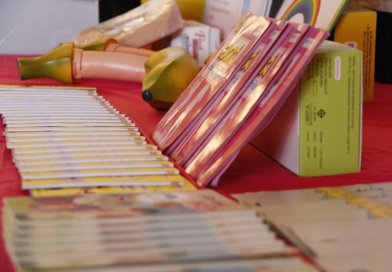 ภาพกิจกรรม คณะวิทยาศาสตร์และเทคโนโลยี เข้าร่วม โครงการวันเอดส์โลก