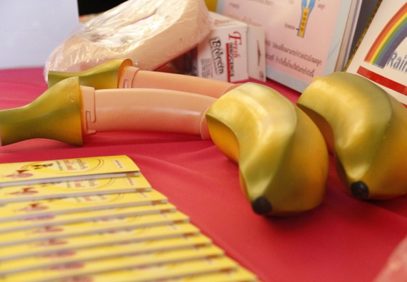 ภาพกิจกรรม คณะวิทยาศาสตร์และเทคโนโลยี เข้าร่วม โครงการวันเอดส์โลก