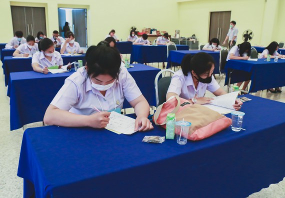 ภาพกิจกรรม โปรแกรมวิชาเคมี จัดอบรมเตรียมความพร้อมทางการเรียนให้นักศึกษาใหม่โปรแกรมวิชาเคมี หลักสูตร ค.บ.