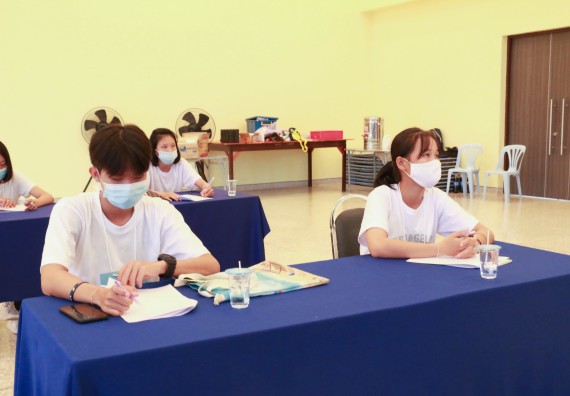 ภาพกิจกรรม  โปรแกรมวิชาเคมี จัดอบรมเตรียมความพร้อมทางการเรียนให้นักศึกษาใหม่โปรแกรมวิชาเคมี หลักสูตร วท.บ.