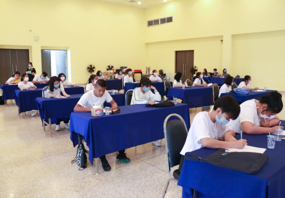 ภาพกิจกรรม โปรแกรมวิชาเคมี จัดอบรมเตรียมความพร้อมทางการเรียนให้นักศึกษาใหม่โปรแกรมวิชาเคมี หลักสูตร ค.บ.