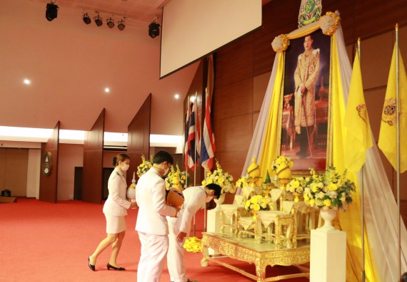 ภาพกิจกรรม พิธีถวายพระพรชัยมงคลและพิธีถวายสัตย์ปฏิญาณ เพื่อเป็นข้าราชการที่ดีและพลังของแผ่นดิน ประจำปี 2563 เนื่องในโอกาสวันเฉลิมพระชนมพรรษา พระบาทสมเด็จพระปรเมนทรรามาธิบดีศรีสินทรมหาวชิราลงกรณ พระวชิรเกล้าเจ้าอยู่หัว
