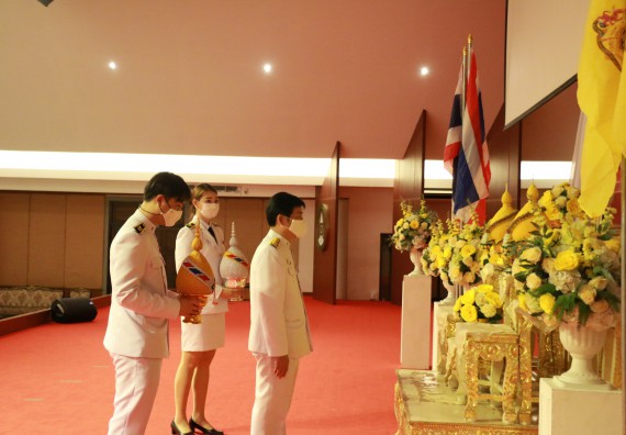 ภาพกิจกรรม พิธีถวายพระพรชัยมงคลและพิธีถวายสัตย์ปฏิญาณ เพื่อเป็นข้าราชการที่ดีและพลังของแผ่นดิน ประจำปี 2563 เนื่องในโอกาสวันเฉลิมพระชนมพรรษา พระบาทสมเด็จพระปรเมนทรรามาธิบดีศรีสินทรมหาวชิราลงกรณ พระวชิรเกล้าเจ้าอยู่หัว