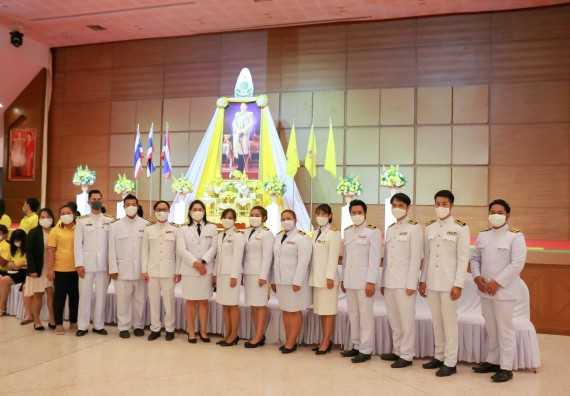 ภาพกิจกรรม พิธีถวายพระพรชัยมงคลและพิธีถวายสัตย์ปฏิญาณ เพื่อเป็นข้าราชการที่ดีและพลังของแผ่นดิน ประจำปี 2563 เนื่องในโอกาสวันเฉลิมพระชนมพรรษา พระบาทสมเด็จพระปรเมนทรรามาธิบดีศรีสินทรมหาวชิราลงกรณ พระวชิรเกล้าเจ้าอยู่หัว