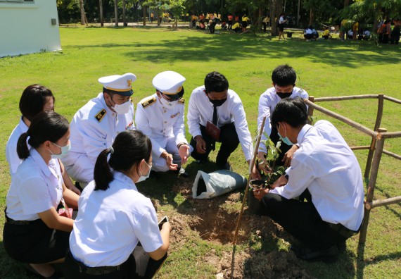 ภาพกิจกรรม พิธีถวายพระพรชัยมงคลและพิธีถวายสัตย์ปฏิญาณ เพื่อเป็นข้าราชการที่ดีและพลังของแผ่นดิน ประจำปี 2563 เนื่องในโอกาสวันเฉลิมพระชนมพรรษา พระบาทสมเด็จพระปรเมนทรรามาธิบดีศรีสินทรมหาวชิราลงกรณ พระวชิรเกล้าเจ้าอยู่หัว