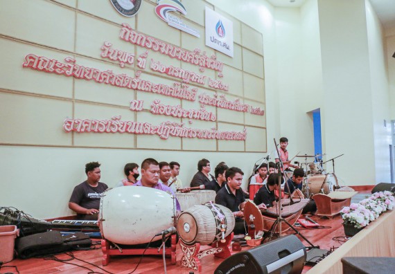 ภาพกิจกรรม สโมสรนักศึกษาคณะวิทยาศาสตร์และเทคโนโลยี จัดกิจกรรมบายศรีสู่ขวัญคณะวิทยาศาสตร์และเทคโนโลยี