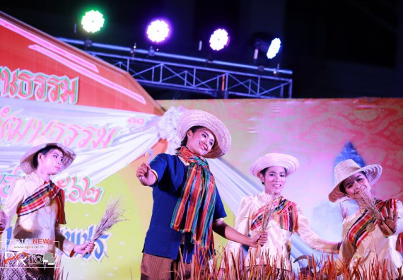 ภาพกิจกรรม  คณะวิทยาศาสตร์และเทคโนโลยี เข้าร่วมพิธี 