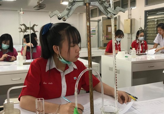 ภาพกิจกรรม ศูนย์วิทยาศาสตร์และวิทยาศาสตร์ประยุกต์ จัดกิจกรรมบริการวิชาการการอบรมเชิงปฏิบัติการทักษะทางวิทยาศาสตร์