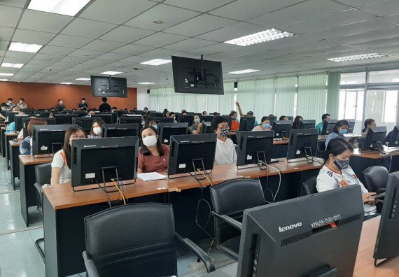 ภาพกิจกรรม คณะวิทยาศาสตร์และเทคโนโลยี เข้าร่วมอบรมการจัดการเรียนการสอนในรูปแบบออนไลน์