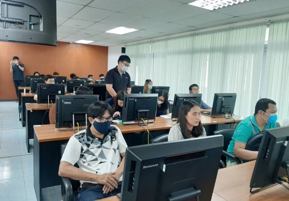 ภาพกิจกรรม คณะวิทยาศาสตร์และเทคโนโลยี เข้าร่วมอบรมการจัดการเรียนการสอนในรูปแบบออนไลน์