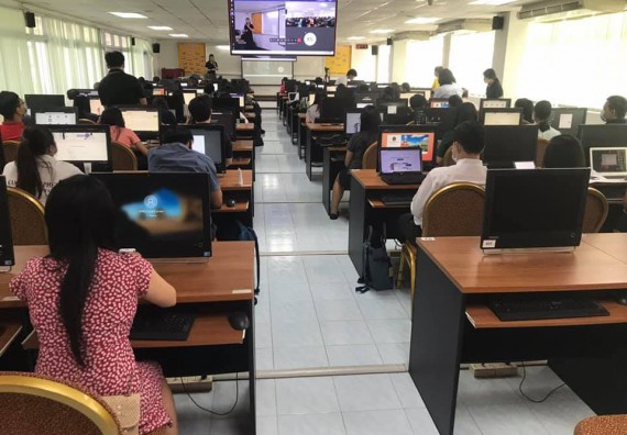 ภาพกิจกรรม คณะวิทยาศาสตร์และเทคโนโลยี เข้าร่วมอบรมการจัดการเรียนการสอนในรูปแบบออนไลน์