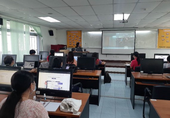 ภาพกิจกรรม คณะวิทยาศาสตร์และเทคโนโลยี เข้าร่วมอบรมการจัดการเรียนการสอนในรูปแบบออนไลน์