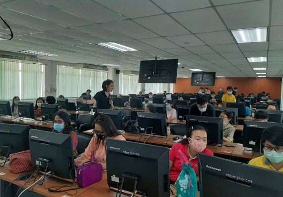 ภาพกิจกรรม คณะวิทยาศาสตร์และเทคโนโลยี เข้าร่วมอบรมการจัดการเรียนการสอนในรูปแบบออนไลน์