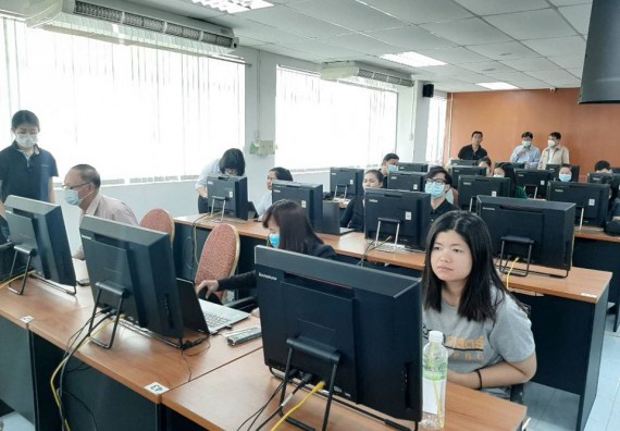 ภาพกิจกรรม คณะวิทยาศาสตร์และเทคโนโลยี เข้าร่วมอบรมการจัดการเรียนการสอนในรูปแบบออนไลน์