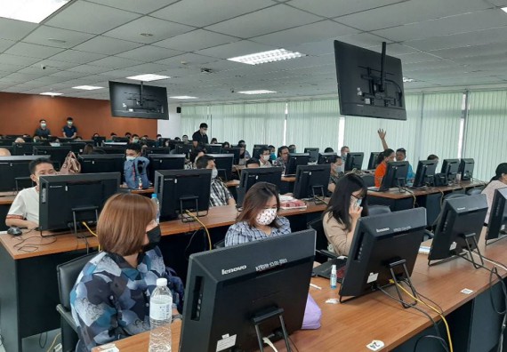 ภาพกิจกรรม คณะวิทยาศาสตร์และเทคโนโลยี เข้าร่วมอบรมการจัดการเรียนการสอนในรูปแบบออนไลน์